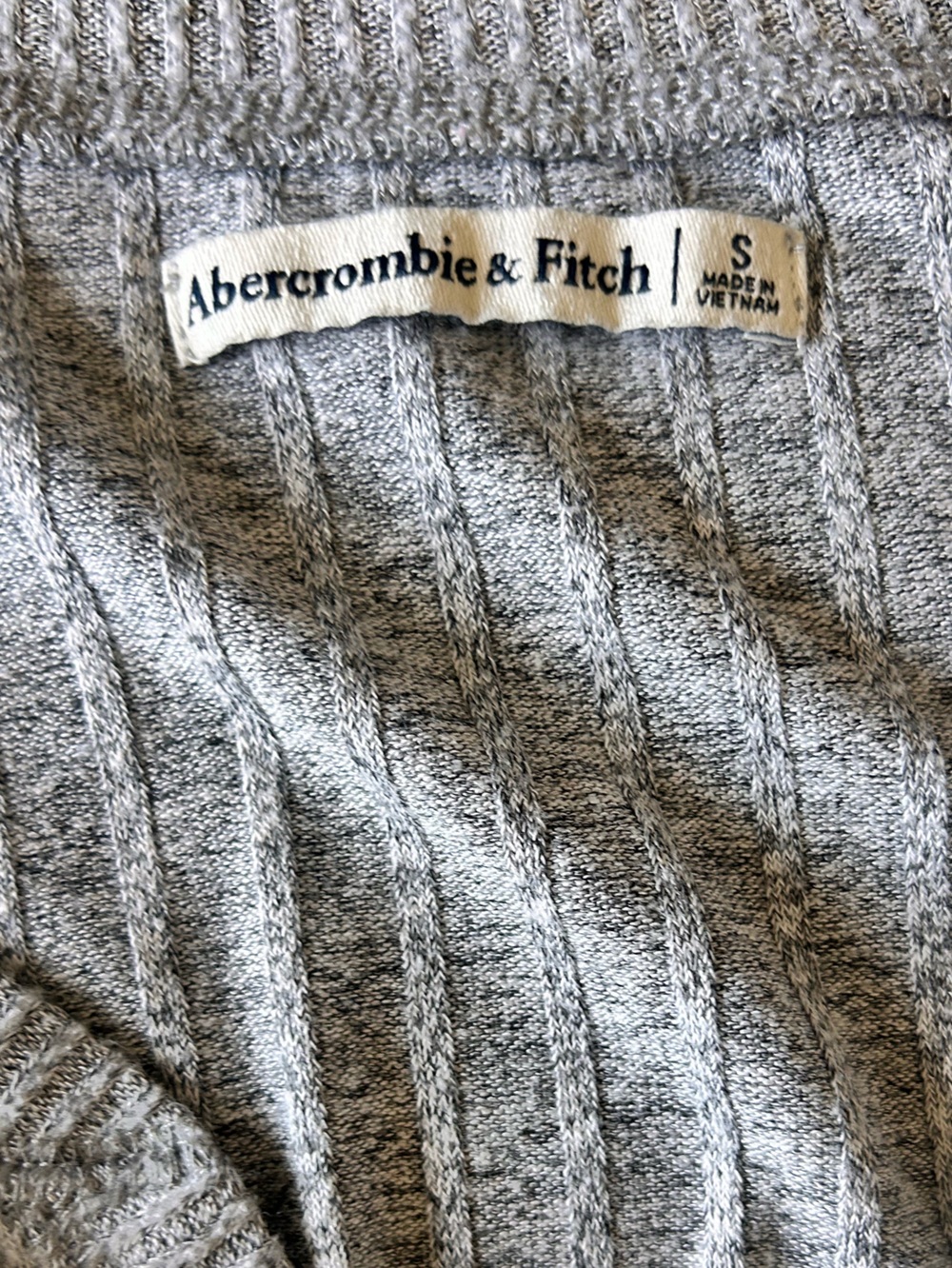 Abercrombie & Fitch Light Gray Ribbed Button-Front Cardigan Henley button small - Picture 2 of 5